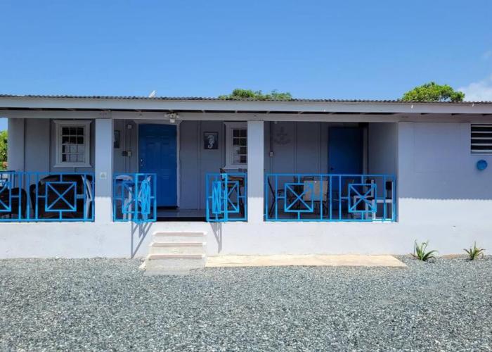 Container 1 with pool, free wifi fully equiped