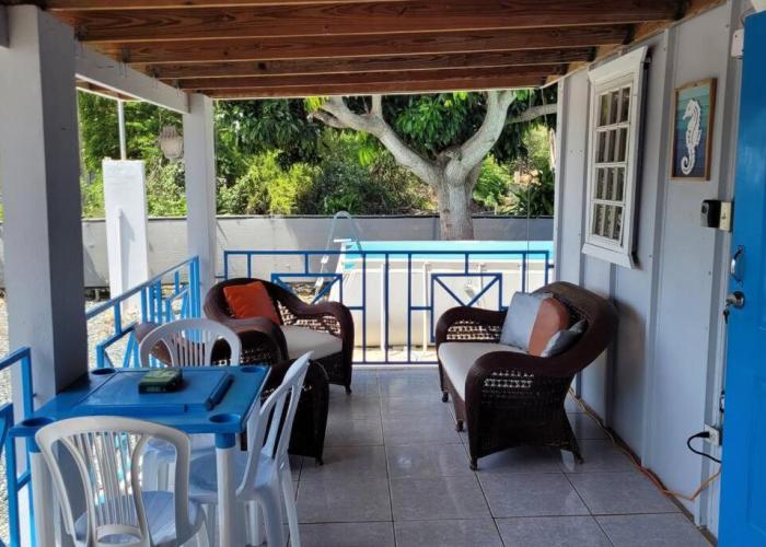Container 1 with pool, free wifi fully equiped