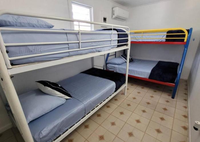 Container 1 with pool, free wifi fully equiped