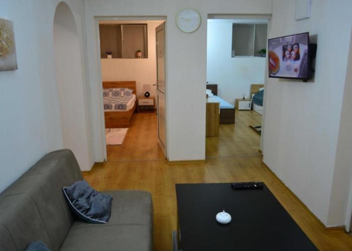 TOP Center, basement fl, 7 beds, 10min from Serdica