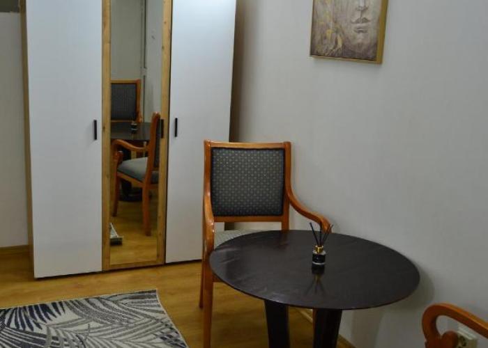 TOP Center, basement fl, 7 beds, 10min from Serdica