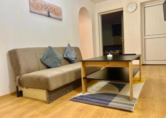 TOP Center, basement fl, 7 beds, 10min from Serdica