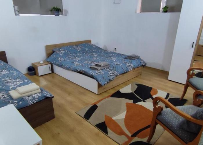 TOP Center, basement fl, 7 beds, 10min from Serdica