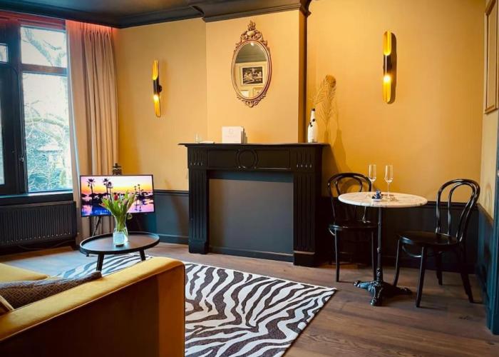 City Apartment With Canalview at Canalhouse-Majestic