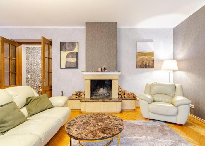 Sunny flat in art nouveau area