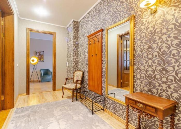 Sunny flat in art nouveau area