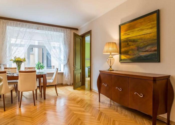 Sunny flat in art nouveau area