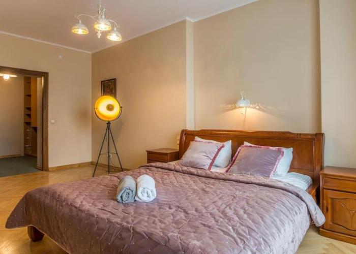 Sunny flat in art nouveau area