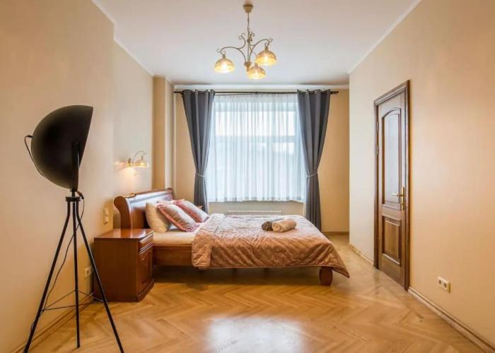 Sunny flat in art nouveau area