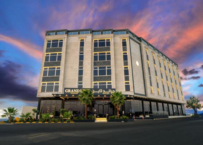 Grand Line Hotel