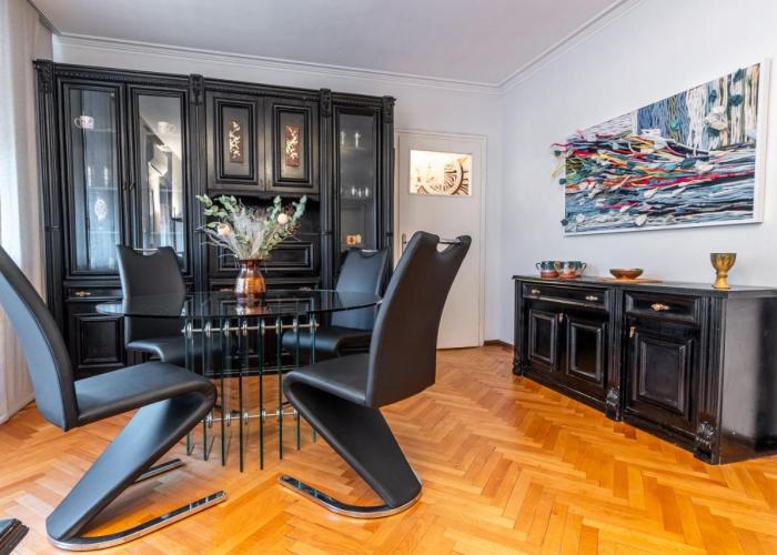 Spacious 3-BR Central Retreat