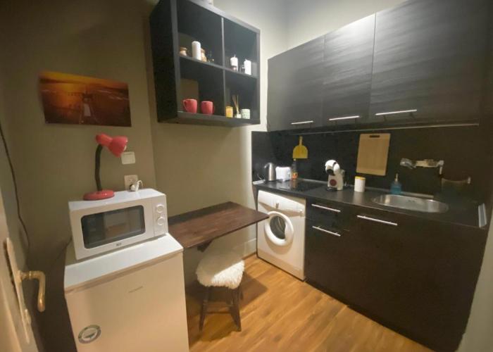 Escape in photos in top centre apartment