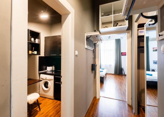 Escape in photos in top centre apartment