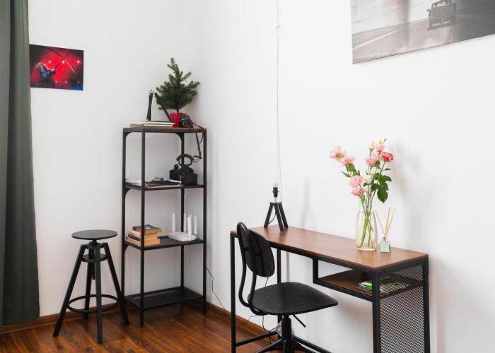 Escape in photos in top centre apartment