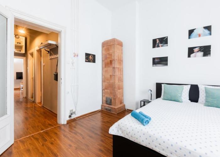 Escape in photos in top centre apartment