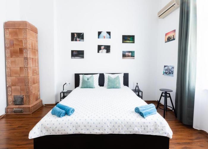 Escape in photos in top centre apartment