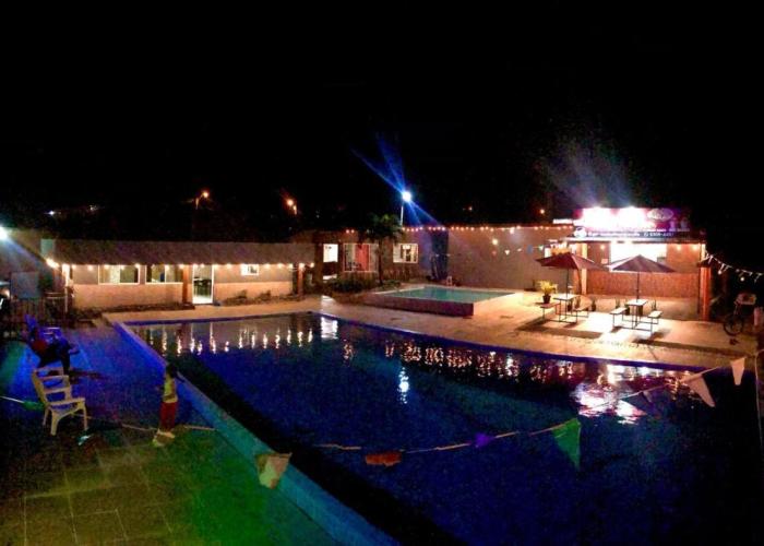 Isabella Hostel and Pool