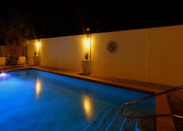 Private Villa and Apartment with Pool in Palm Beach