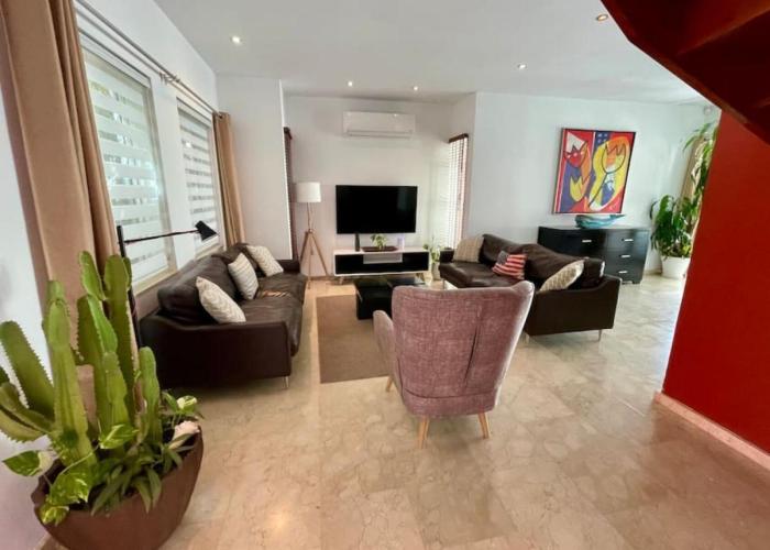 Private Villa and Apartment with Pool in Palm Beach