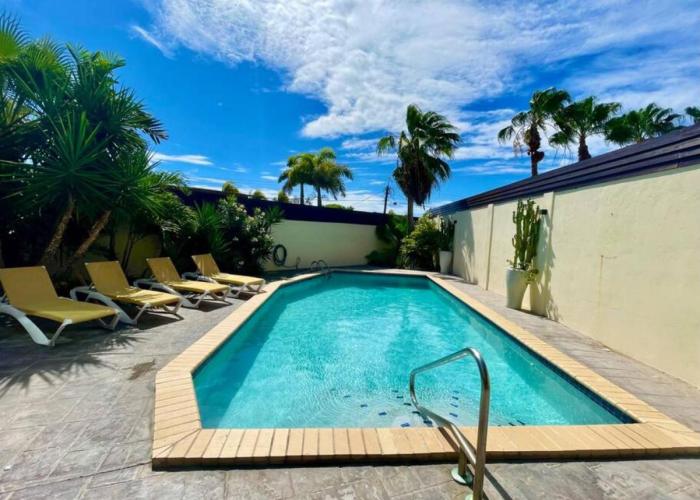 Private Villa and Apartment with Pool in Palm Beach
