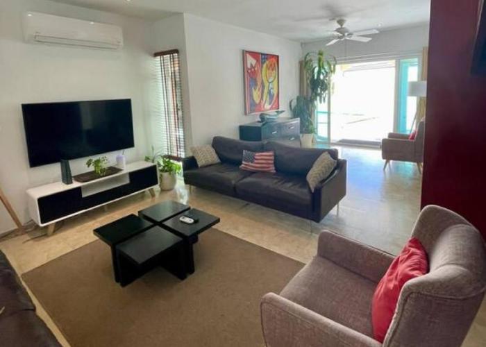 Private Villa and Apartment with Pool in Palm Beach