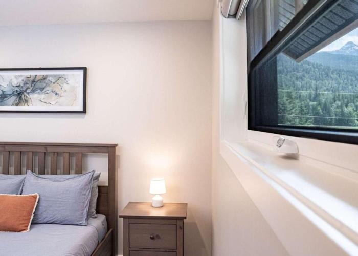 The Cedar Suite - Secluded Mountain Retreat with Forest Views and Hot Tub