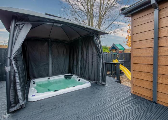 York Family Luxury Cabin with hot tub