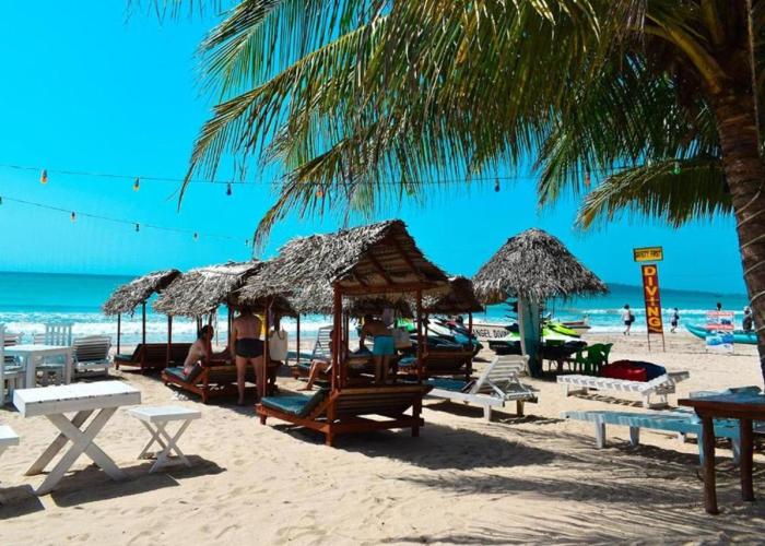 Golden Beach Hotel & Restaurant