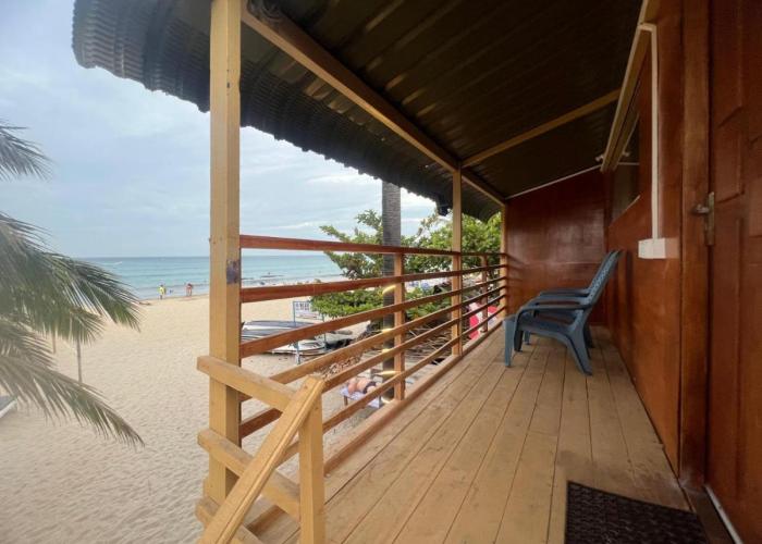Golden Beach Hotel & Restaurant