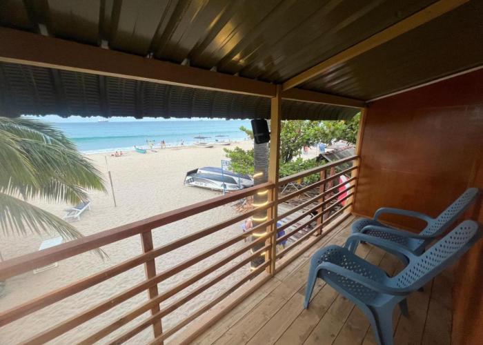 Golden Beach Hotel & Restaurant