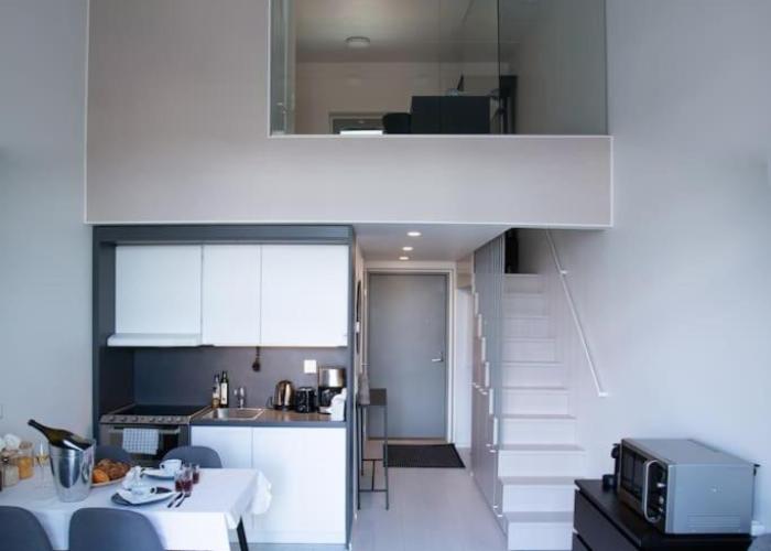 Elegant Penthouse Loft - Near the Airport