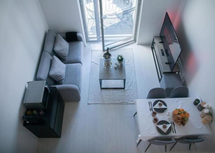 Elegant Penthouse Loft - Near the Airport