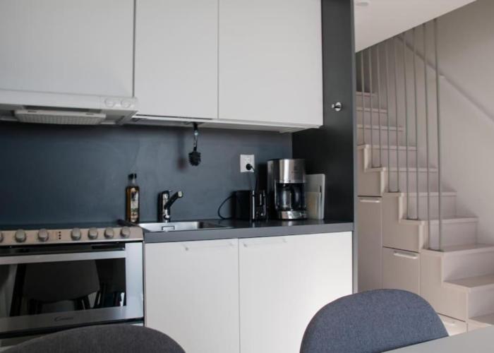 Elegant Penthouse Loft - Near the Airport
