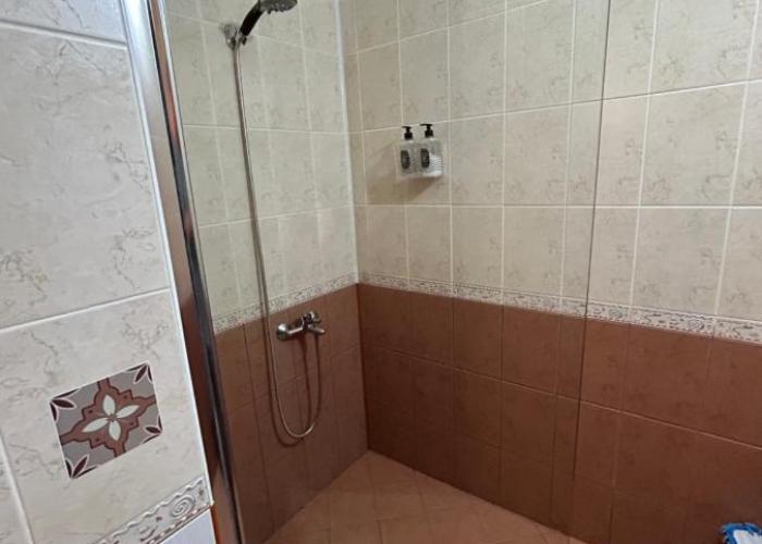 Nice, Spacious and Cozy Apartment