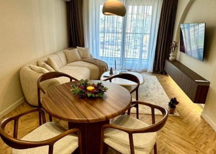 High End Elegant Living & Free Parking