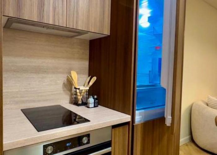 High End Elegant Living & Free Parking