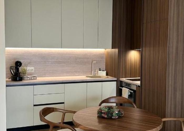 High End Elegant Living & Free Parking