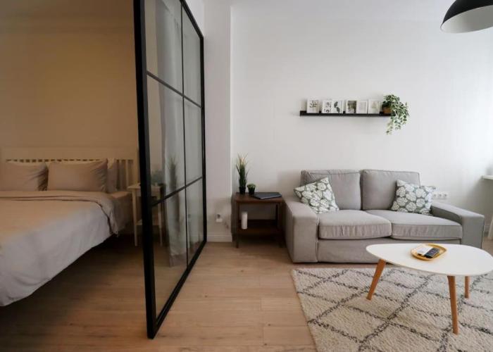 Urban Chic Sofia Top Central Location
