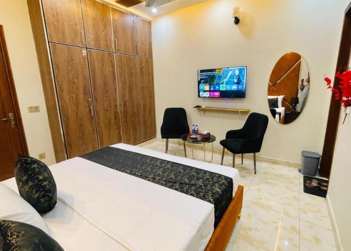 Holiday Guest House Lahore