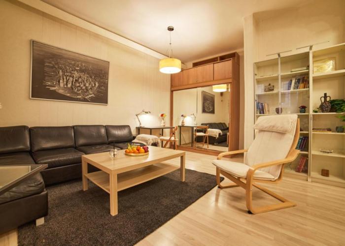 Central Luxury Cozy Modern Apartment
