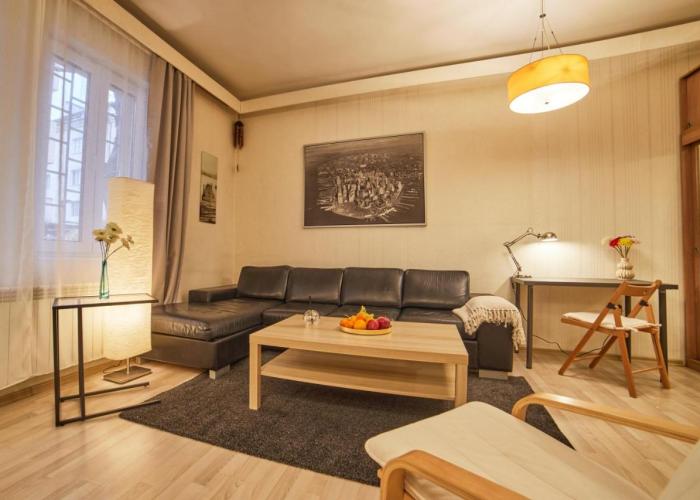 Central Luxury Cozy Modern Apartment