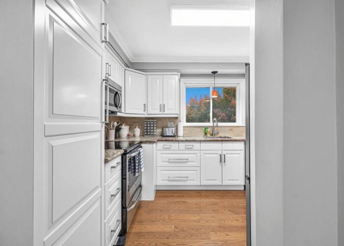 Modern 5BR Home with Office and Parking and WiFi
