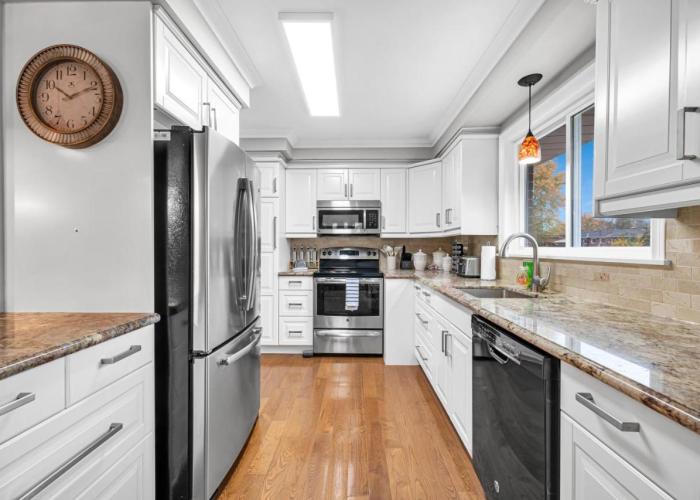 Modern 5BR Home with Office and Parking and WiFi