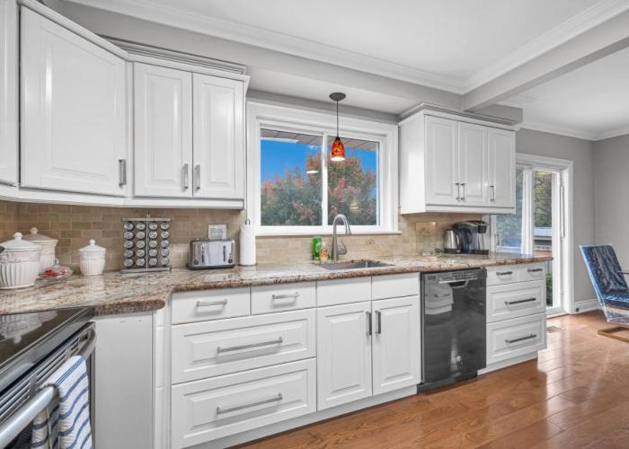 Modern 5BR Home with Office and Parking and WiFi