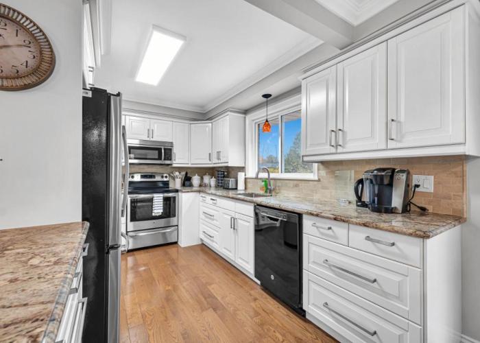 Modern 5BR Home with Office and Parking and WiFi