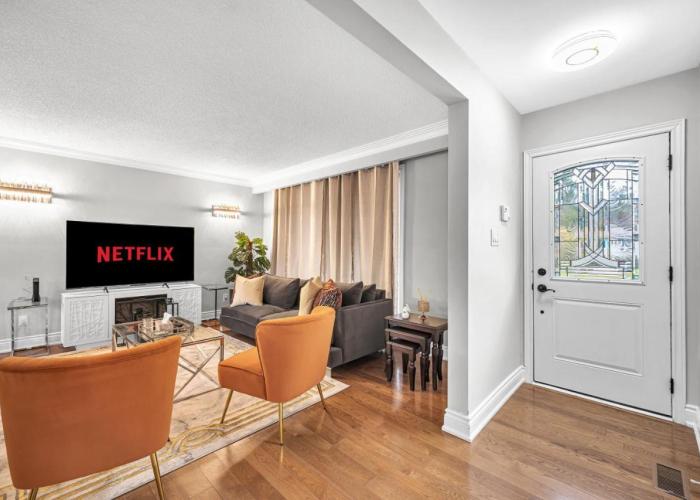 Modern 5BR Home with Office and Parking and WiFi