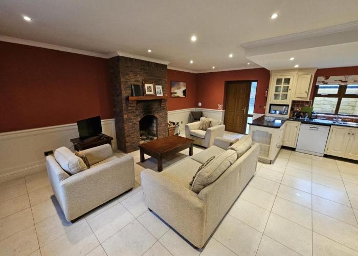 7 Clos Na Feirme Four Bedroom House With Hot Tub