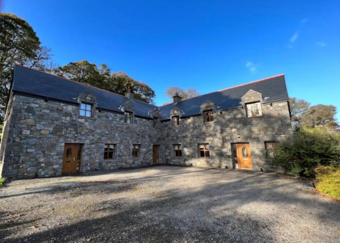 7 Clos Na Feirme Four Bedroom House With Hot Tub