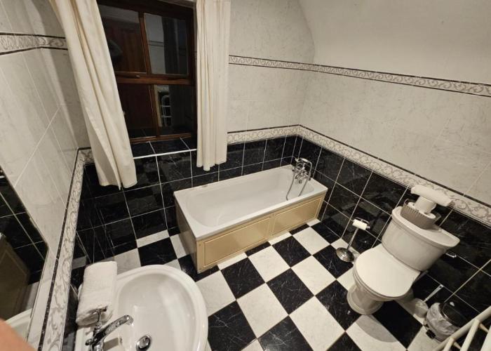 3 Clos Na Feirme Three Bedroom House with Hot Tub