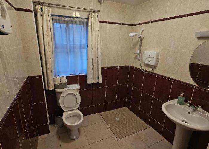 8 Clos Na Feirme Three Bedroom House with Hot Tub